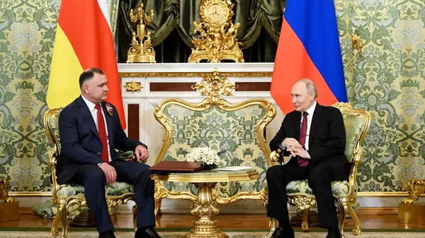 Встреча президента РФ Владимира Путина и президента Южной Осетии Алана Гаглоева - Sputnik Южная Осетия
