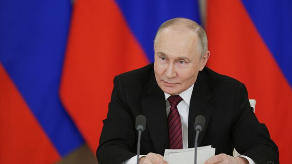 Президент РФ Владимир Путин во время обращения к представителям российских и зарубежных СМИ - Sputnik Южная Осетия