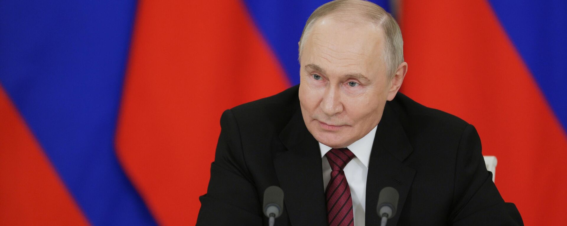 Президент РФ Владимир Путин во время обращения к представителям российских и зарубежных СМИ - Sputnik Южная Осетия, 1920, 11.05.2025