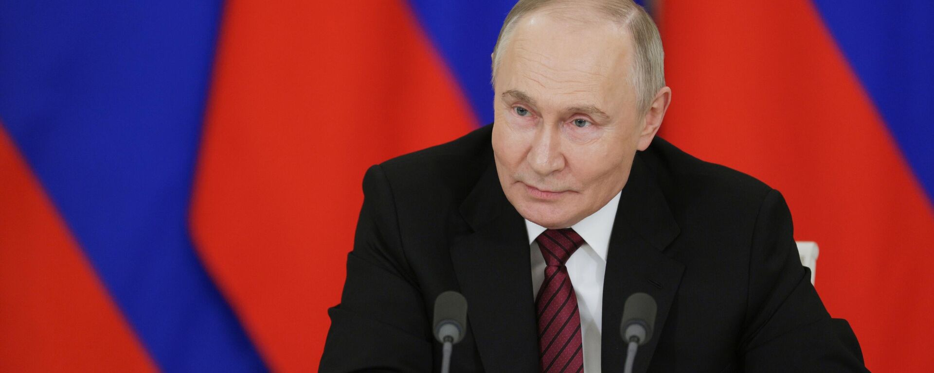 Президент РФ Владимир Путин во время обращения к представителям российских и зарубежных СМИ - Sputnik Южная Осетия, 1920, 11.05.2025