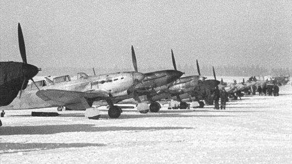 Советские истребители перед вылетом на боевое задание. Архивное фото  - Sputnik Южная Осетия