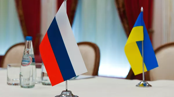Флаги России и Украины. Архивное фото - Sputnik Южная Осетия