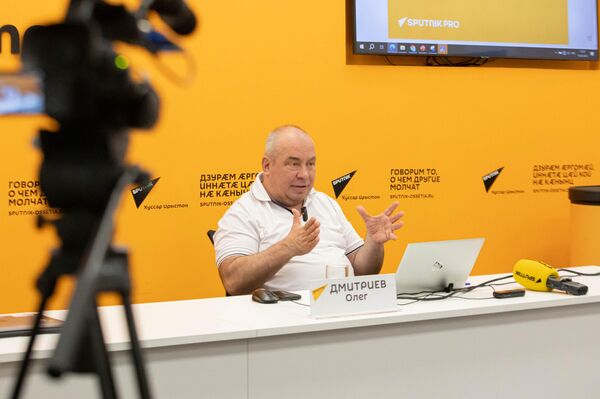 Олег Дмитриев на SputnikPro Олег Дмитриев на SputnikPro - Sputnik Южная Осетия
