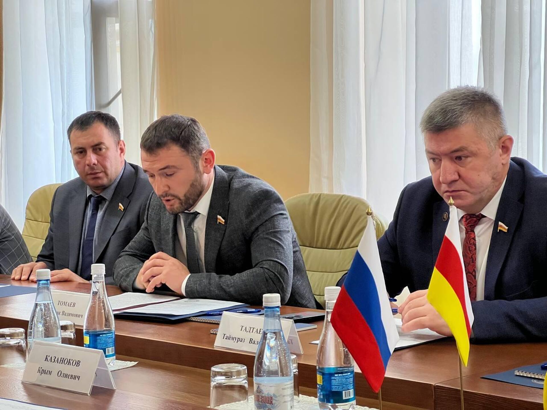 Заседание Комиссии по сотрудничеству парламента РЮО и Совета Федерации РФ Заседание Комиссии по сотрудничеству парламента РЮО и Совета Федерации РФ - Sputnik Южная Осетия, 1920, 15.05.2025