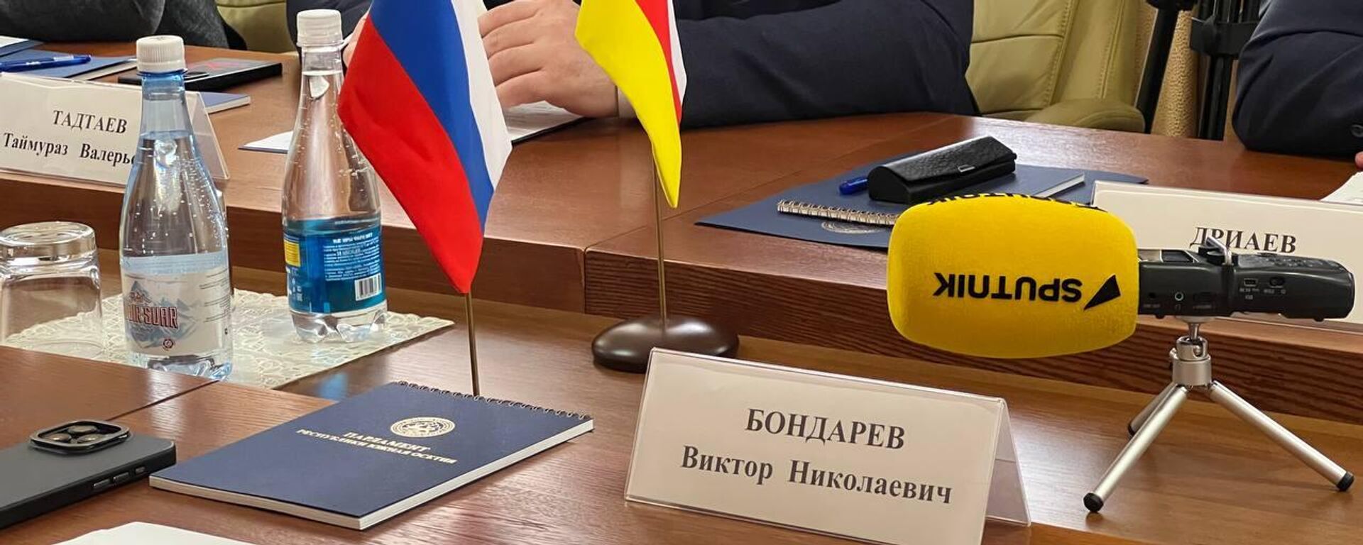 Заседание Комиссии по сотрудничеству парламента РЮО и Совета Федерации РФ - Sputnik Южная Осетия, 1920, 15.05.2025