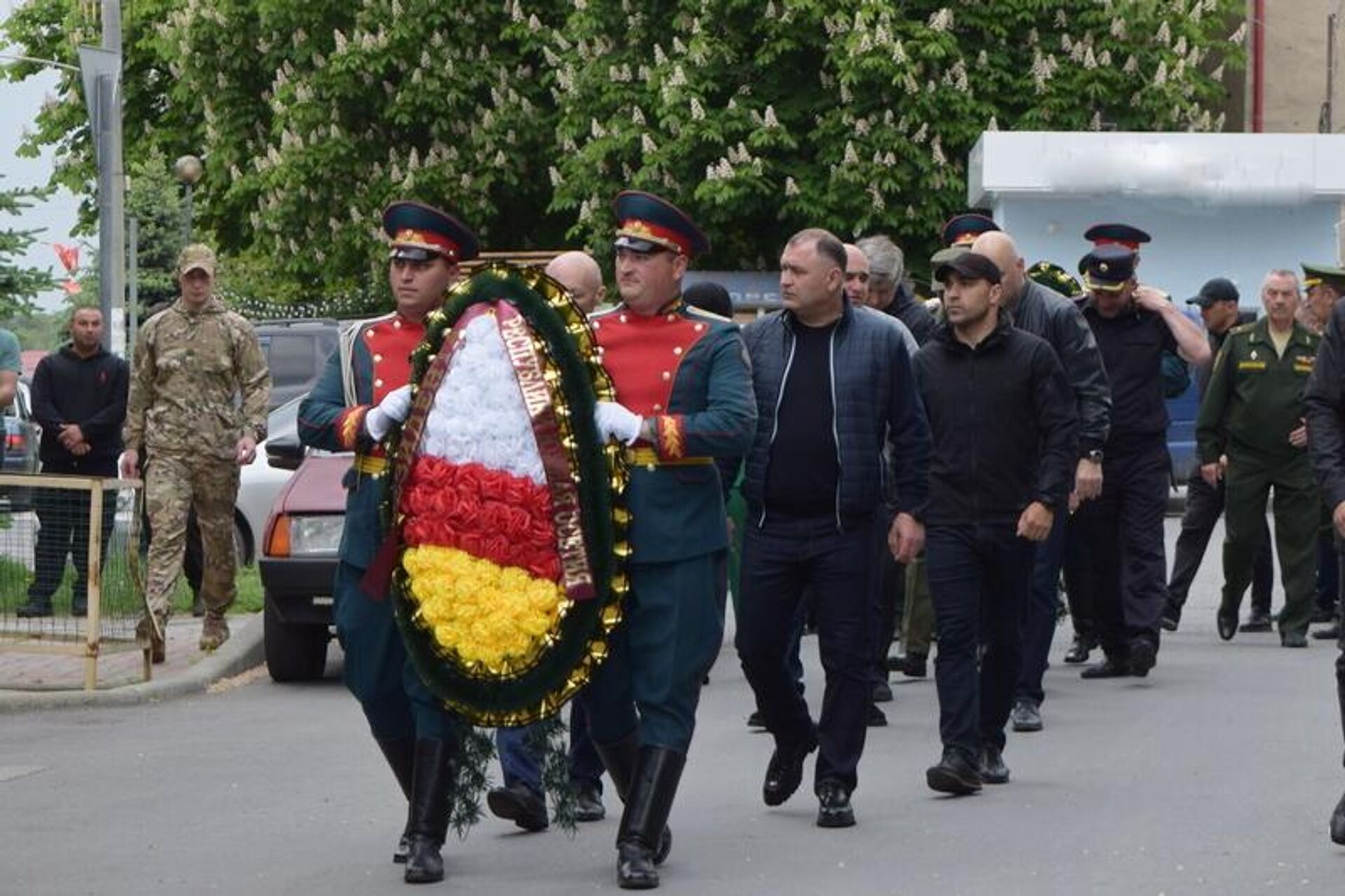 В Южной Осетии простились с погибшим в зоне СВО бойцом Русланом Кумаритовым - Sputnik Южная Осетия, 1920, 18.05.2025