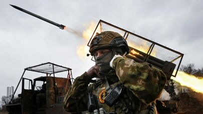 Боевая работа военнослужащих артиллерийского расчета