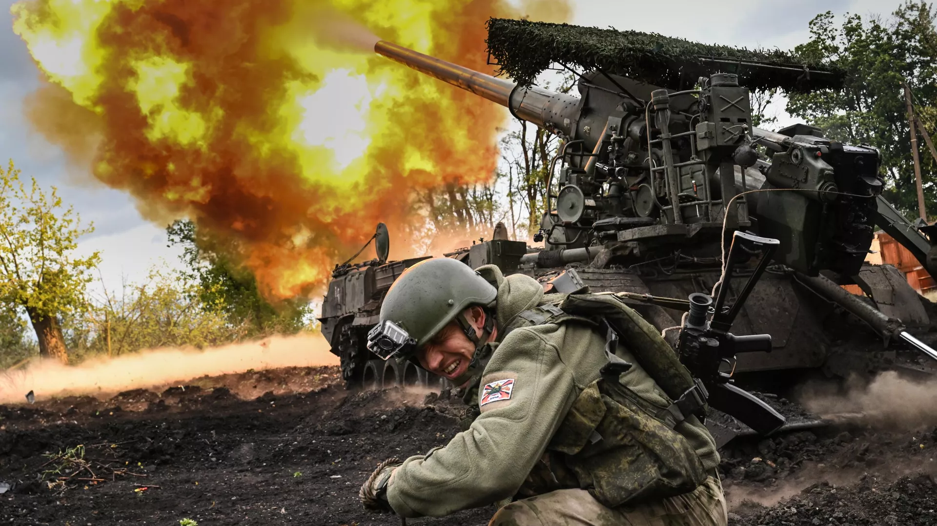 Боевая работа расчета САУ 2С7М в зоне СВО. Архивное фото 