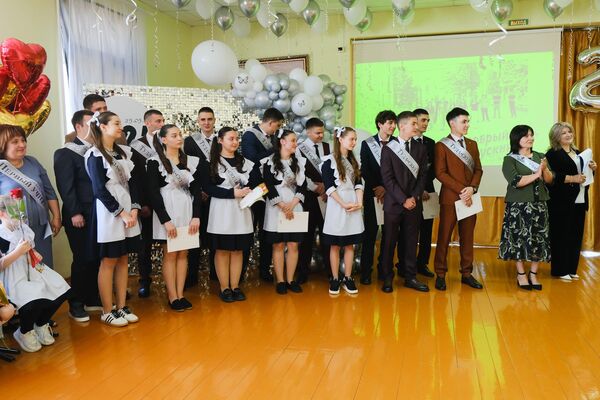 Последний звонок в СОШ №9 г. Цхинвал Последний звонок в СОШ №9 г. Цхинвал - Sputnik Южная Осетия