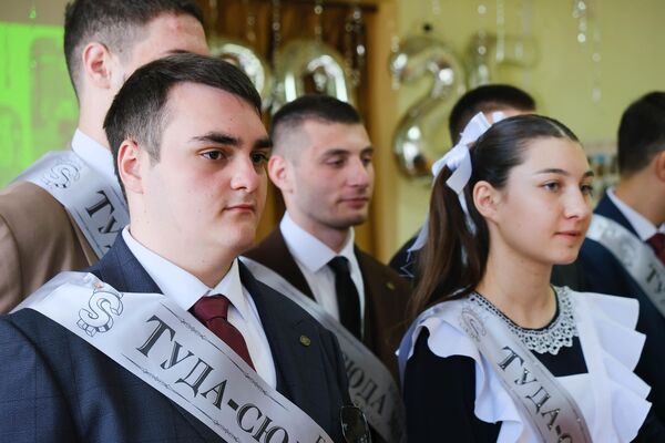 Последний звонок в СОШ №9 г. Цхинвал Последний звонок в СОШ №9 г. Цхинвал - Sputnik Южная Осетия