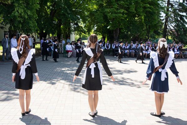 Последний звонок в гимназии Альбион г. Цхинвал Последний звонок в гимназии Альбион г. Цхинвал - Sputnik Южная Осетия