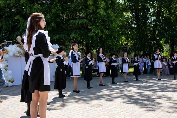 Последний звонок в гимназии Альбион г. Цхинвал Последний звонок в гимназии Альбион г. Цхинвал - Sputnik Южная Осетия