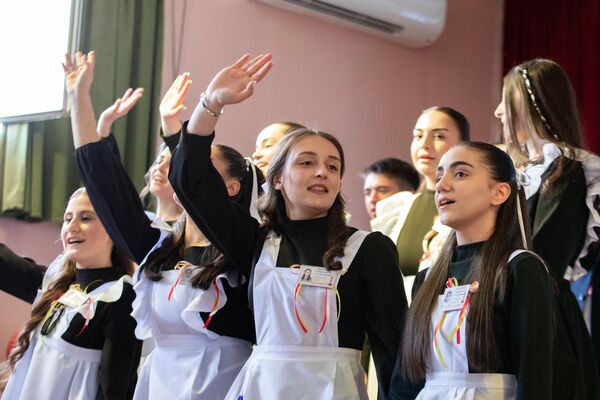 Последний звонок в государственном лицее искусств г. Цхинвал Последний звонок в государственном лицее искусств г. Цхинвал - Sputnik Южная Осетия