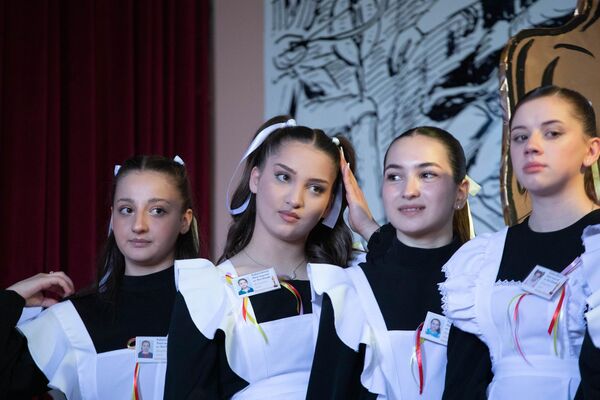 Последний звонок в государственном лицее искусств г. Цхинвал Последний звонок в государственном лицее искусств г. Цхинвал - Sputnik Южная Осетия