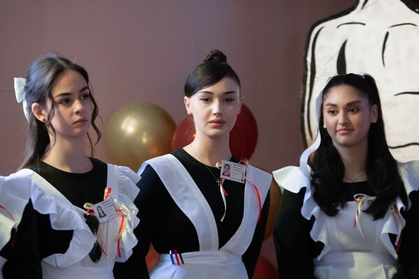 Последний звонок в государственном лицее искусств г. Цхинвал Последний звонок в государственном лицее искусств г. Цхинвал - Sputnik Южная Осетия