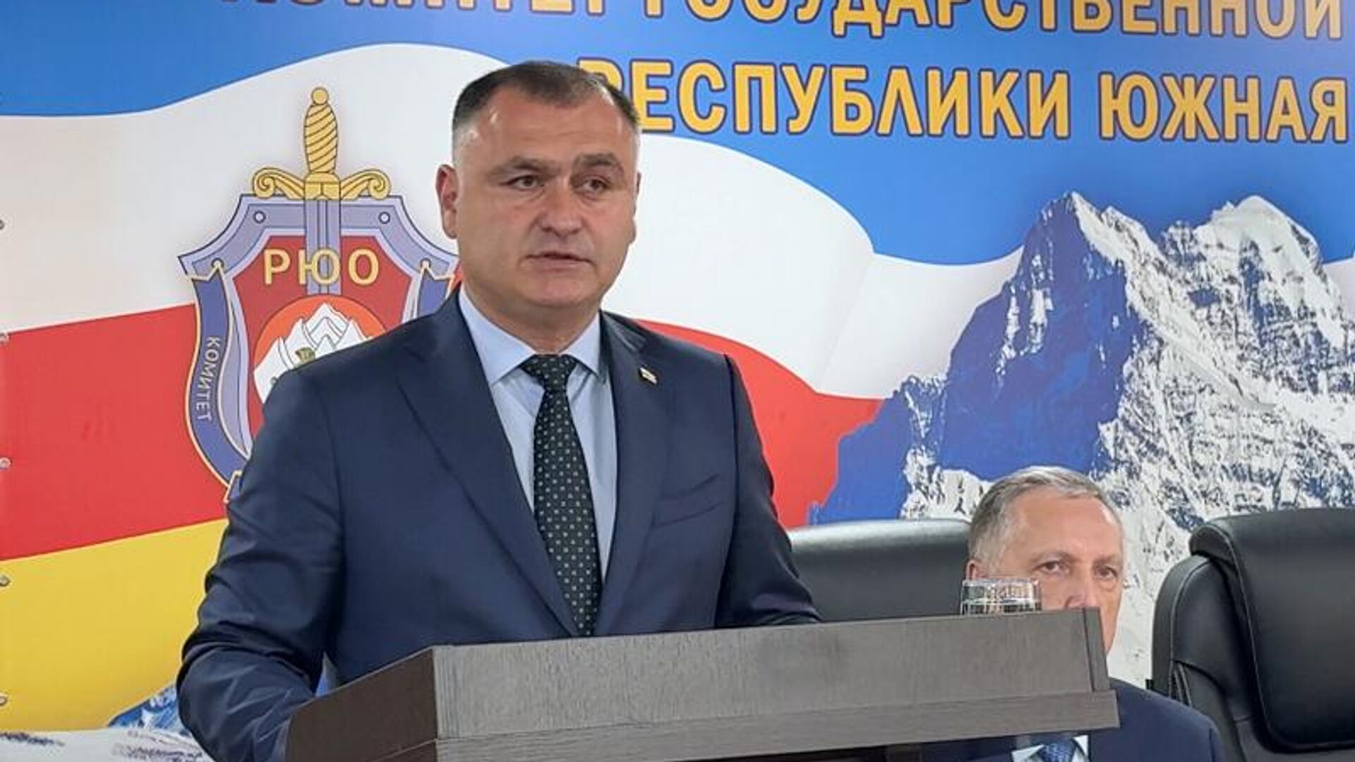 Президент Южной Осетии Алан Гаглоев поздравил сотрудников КГБ с 33-й годовщиной ведомства Президент Южной Осетии Алан Гаглоев поздравил сотрудников КГБ с 33-й годовщиной ведомства - Sputnik Южная Осетия, 1920, 22.07.2025