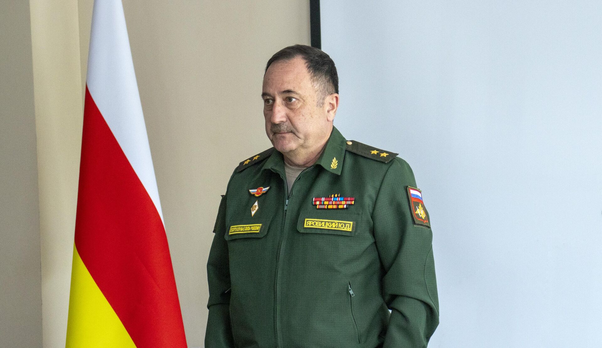 Президент Алан Гаглоев представил Минобороны нового министра Юрия Яровицкого Президент Алан Гаглоев представил Минобороны нового министра Юрия Яровицкого - Sputnik Южная Осетия, 1920, 03.06.2025