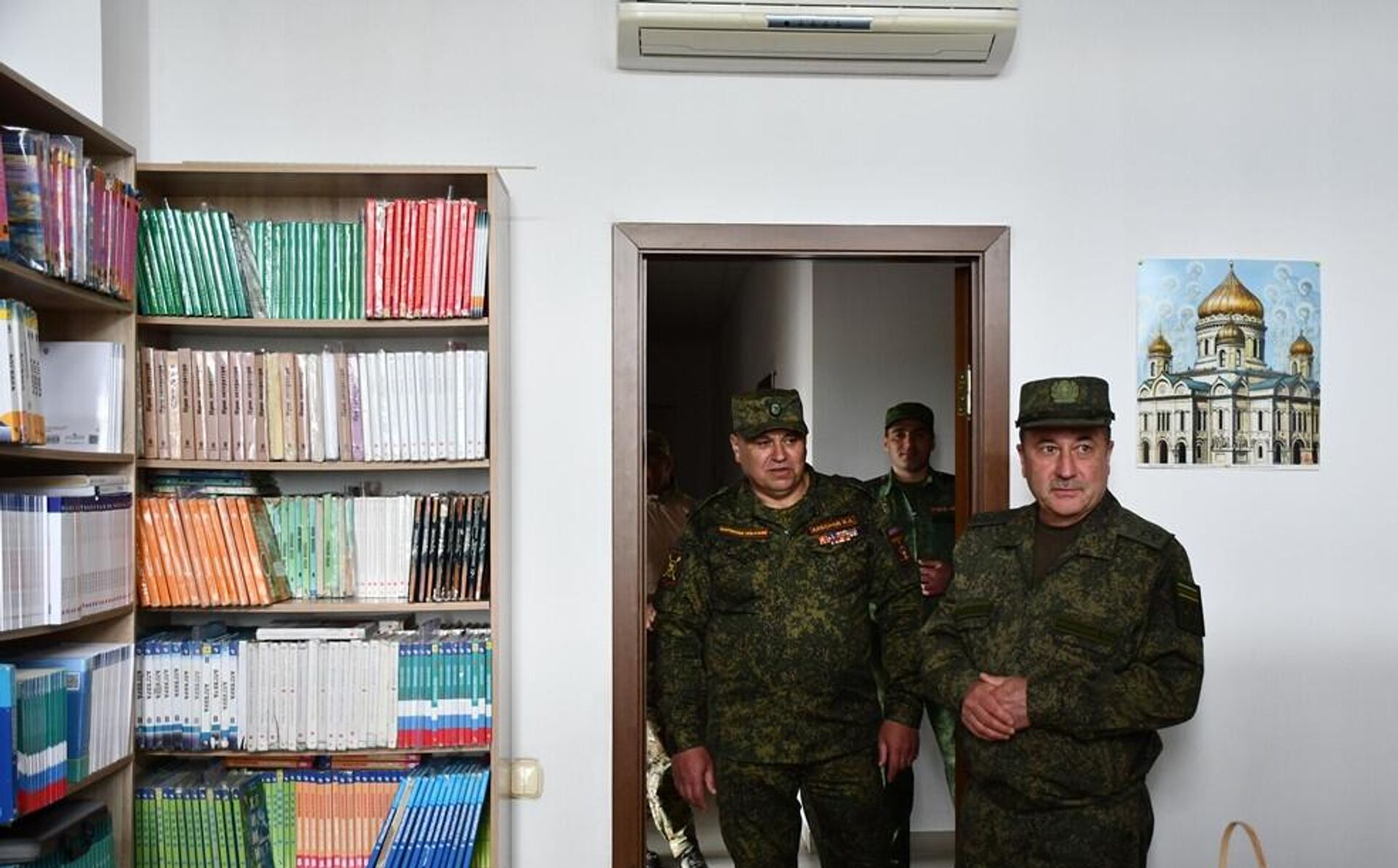 Министр обороны Южной Осетии проинспектировал учебный центр и Кадетскую школу - Sputnik Южная Осетия, 1920, 06.06.2025
