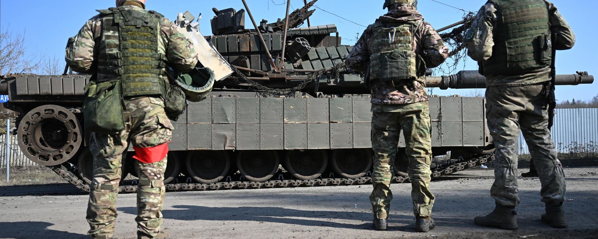 Подбитый танк Абрамс ВСУ, эвакуированный из-под Суджи - Sputnik Южная Осетия, 1920, 09.06.2025