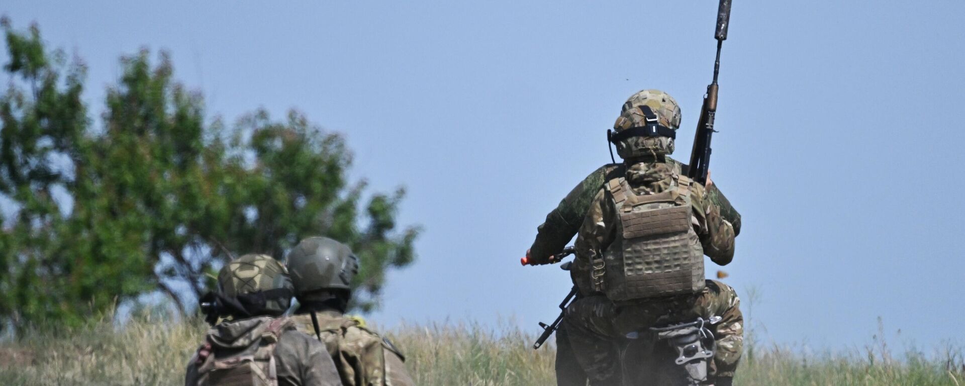 Бойцы российских штурмовых подразделений в зоне СВО. Архивное фото  - Sputnik Южная Осетия, 1920, 24.06.2025