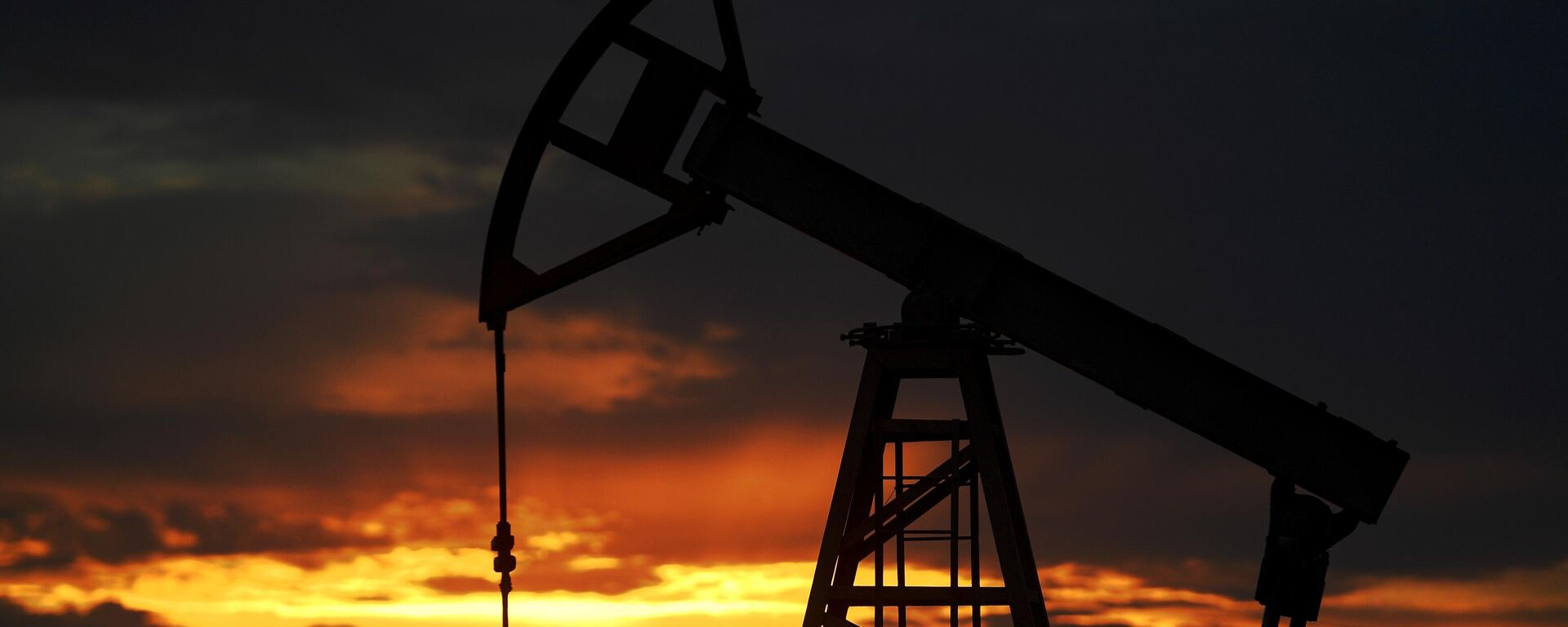 Работа нефтяных станков - качалок. Архивное фото  - Sputnik Южная Осетия, 1920, 28.03.2026