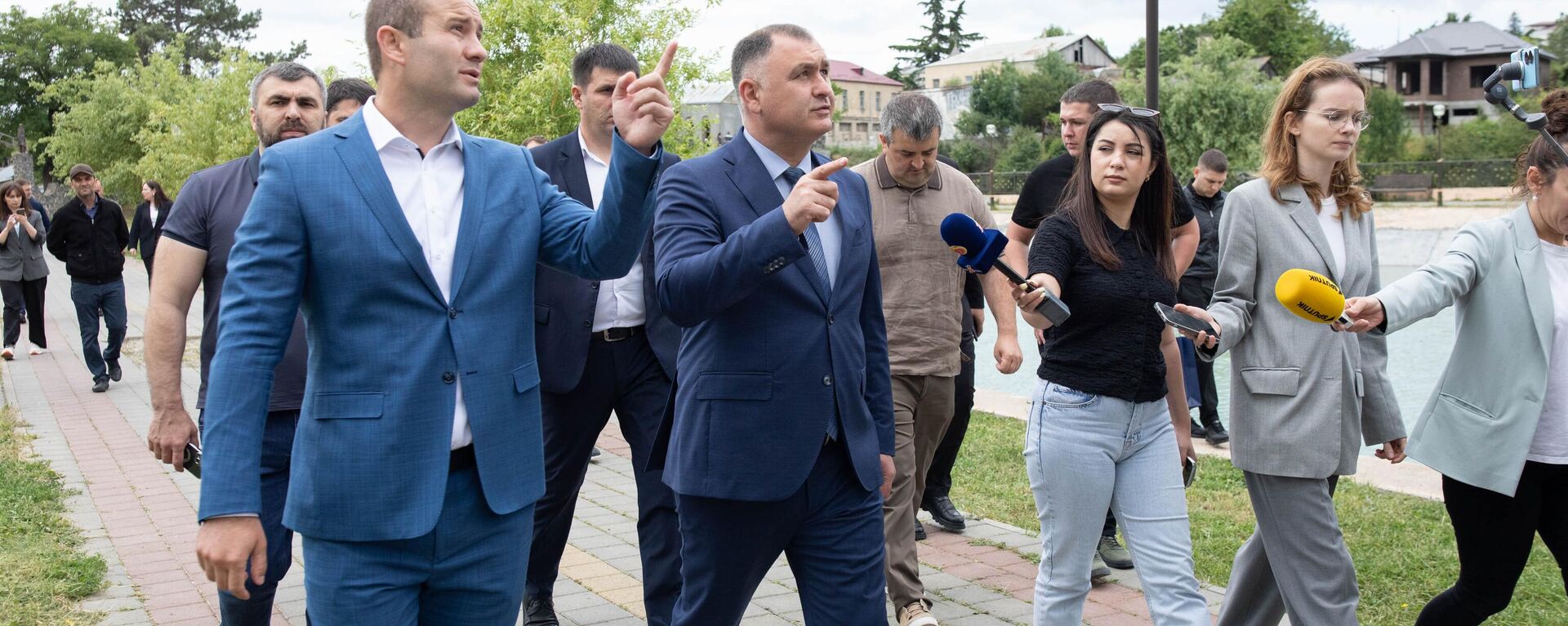 Президент А. Гаглоев осмотрел пруд в парке после его реконструкции - Sputnik Южная Осетия, 1920, 18.06.2025