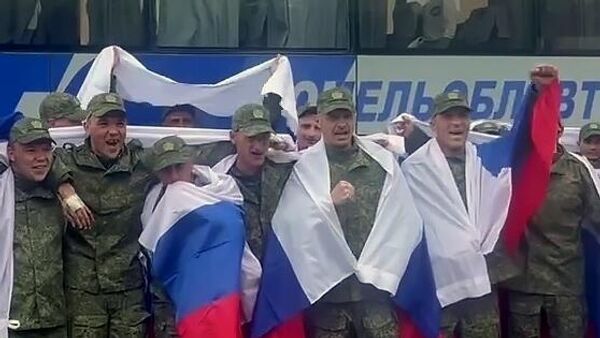 Возвращение российских военных из украинского плена - Sputnik Южная Осетия