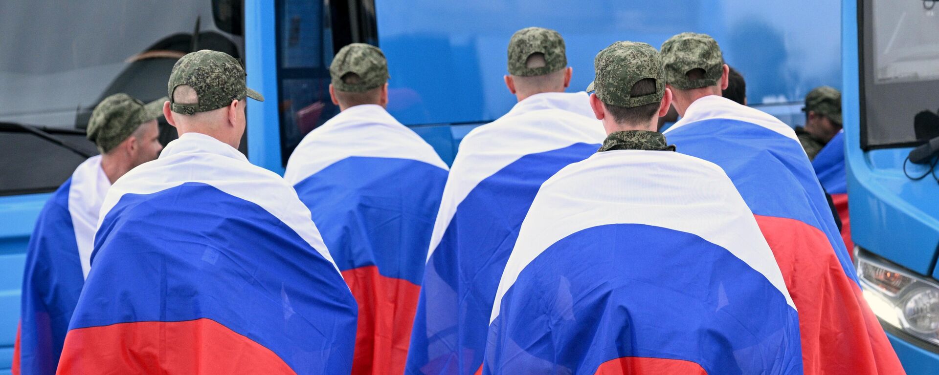 Возвращение российских военных из украинского плена - Sputnik Южная Осетия, 1920, 14.08.2025