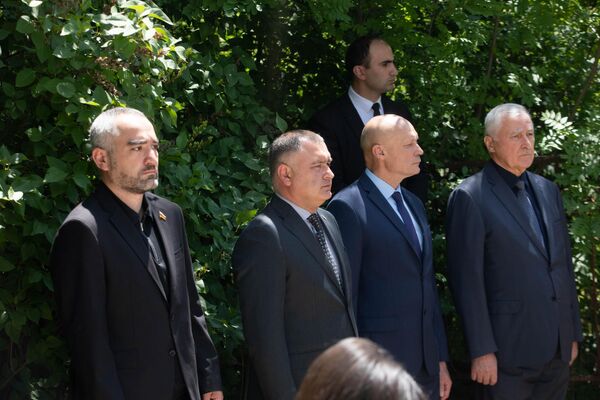 Возложение цветов к памятнику 13-ти Коммунарам - Sputnik Южная Осетия