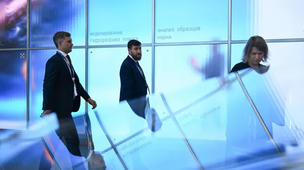 Работа форума ПМЭФ-2025  - Sputnik Южная Осетия