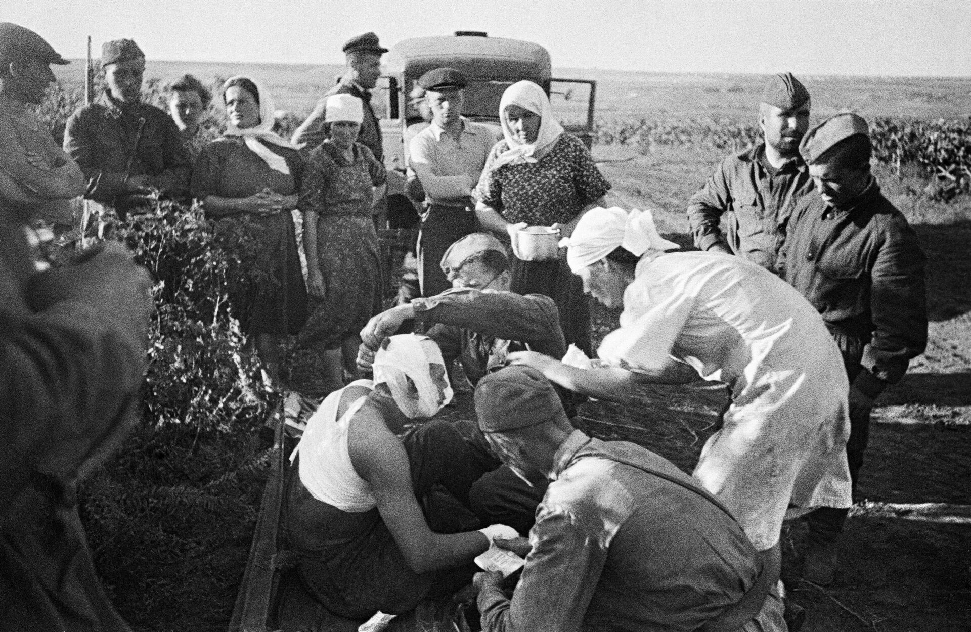Оказание медицинской помощи первым раненным под Кишиневым 22 июня 1941 года - Sputnik Южная Осетия, 1920, 21.06.2025