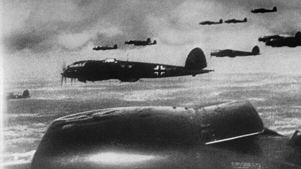 Фашистские самолеты летят бомбить советские города. 22 июня 1941 года.
Кадр из немецкой кинохроники. - Sputnik Южная Осетия