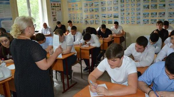 Абитуриенты в Южной Осетии сдают экзамен в высшие учебные заведения МВД России - Sputnik Южная Осетия