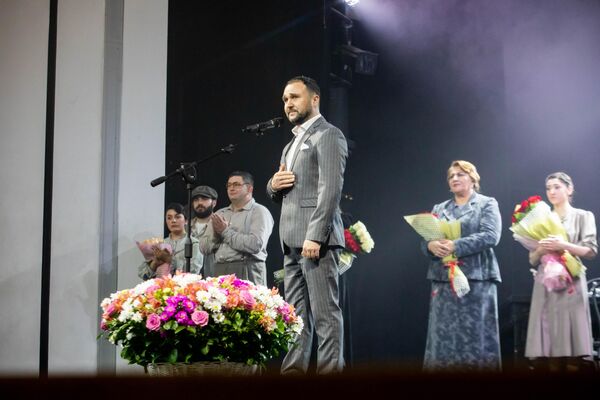 Премьера спектакля "Вечно живые" в Госдрамтеатре Южной Осетии Премьера спектакля "Вечно живые" в Госдрамтеатре Южной Осетии - Sputnik Южная Осетия