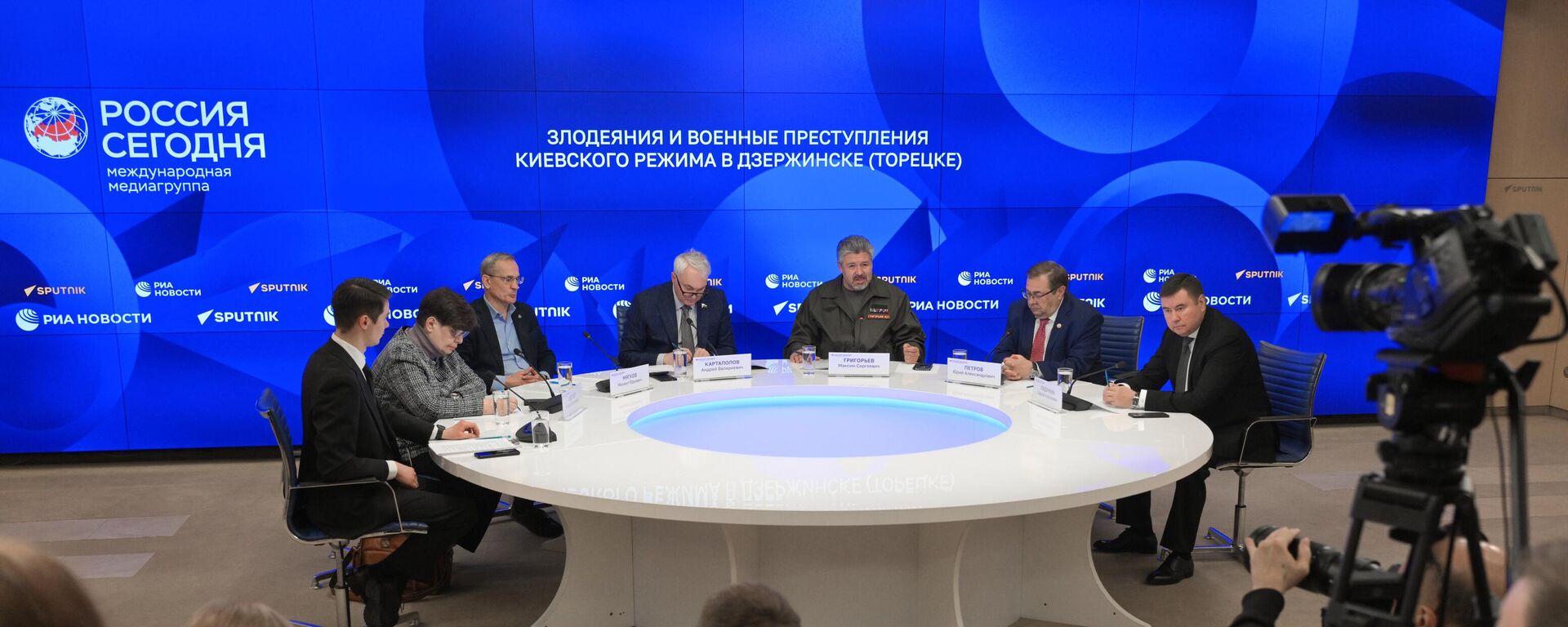 Доклад Международного общественного трибунала по преступлениям украинских неонацистов Злодеяния и военные преступления киевского режима в г. Дзержинск - Sputnik Южная Осетия, 1920, 26.06.2025