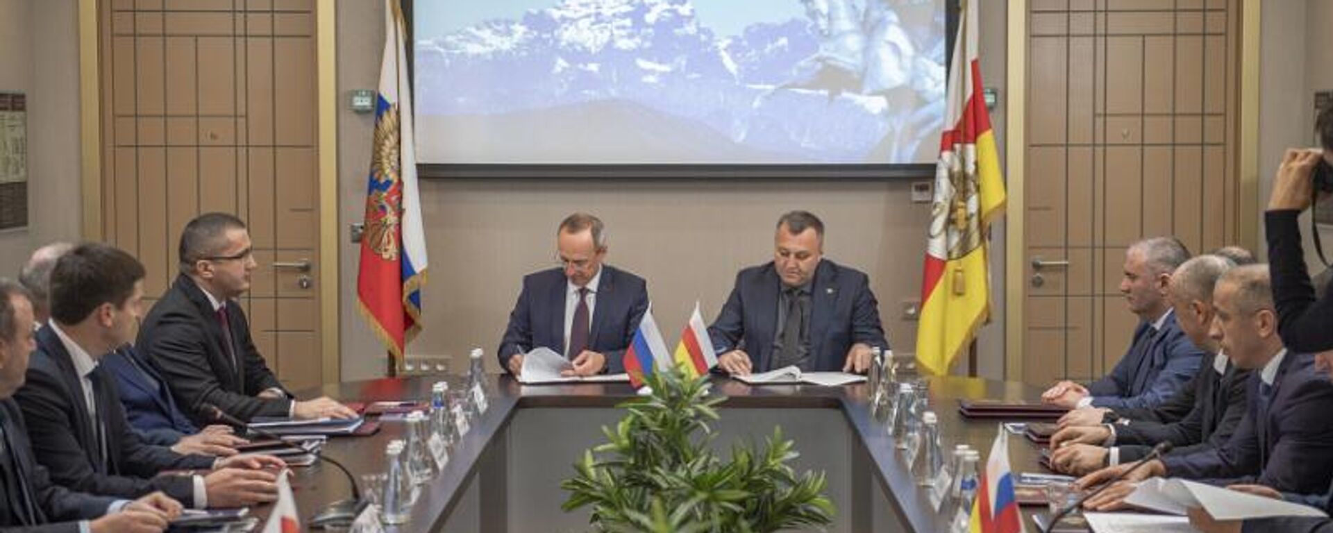 Заседание двустороннего Комитета МВД России и МВД Республики Южная Осетия по сотрудничеству органов внутренних дел приграничных районов - Sputnik Южная Осетия, 1920, 01.07.2025