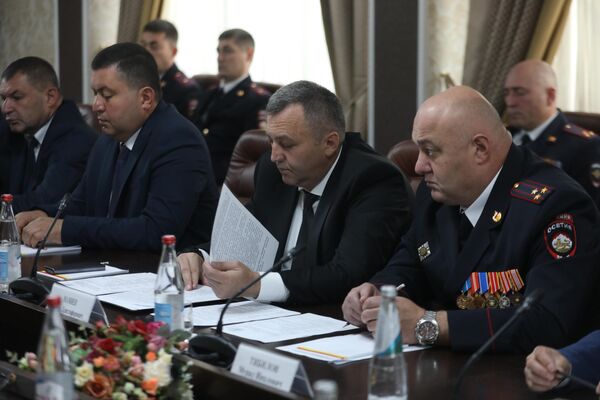 Встреча представителей МВД РФ и ИКЦ Южной Осетии Встреча представителей МВД РФ и ИКЦ Южной Осетии - Sputnik Южная Осетия