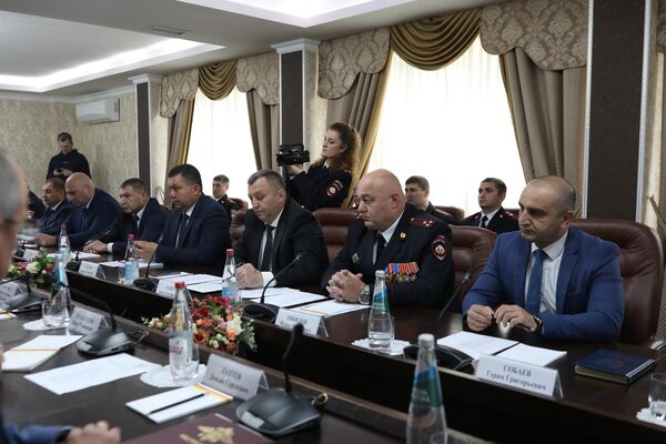Встреча представителей МВД РФ и ИКЦ Южной Осетии Встреча представителей МВД РФ и ИКЦ Южной Осетии - Sputnik Южная Осетия