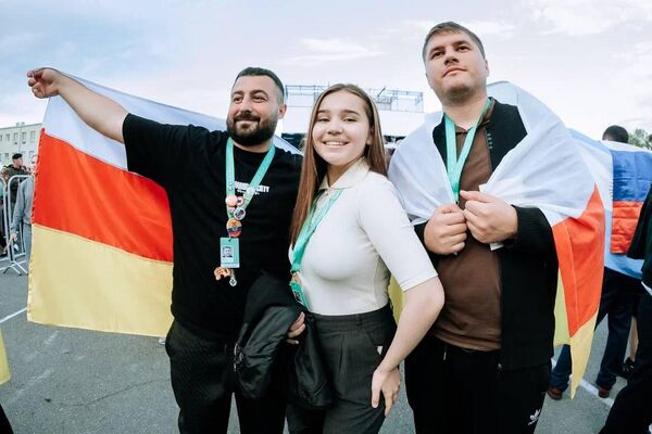 Участники X Международного молодежного форума Eurasia Global в Оренбурге Участники X Международного молодежного форума Eurasia Global в Оренбурге - Sputnik Южная Осетия