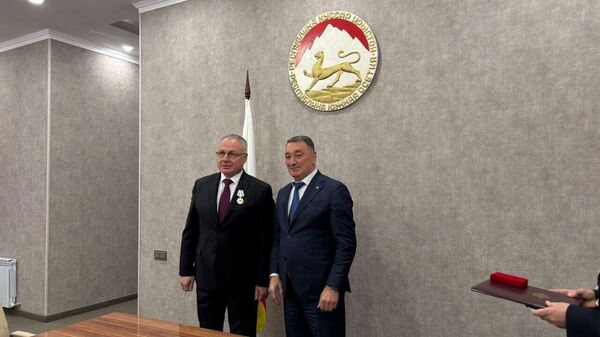 Премьер-министр Константин Джуссоев вручил госнаграды представителям МВД России и Северной Осетии - Sputnik Южная Осетия