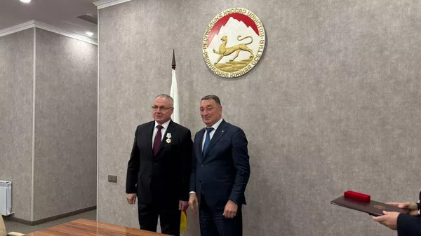 Премьер-министр Константин Джуссоев вручил госнаграды представителям МВД России и Северной Осетии - Sputnik Южная Осетия
