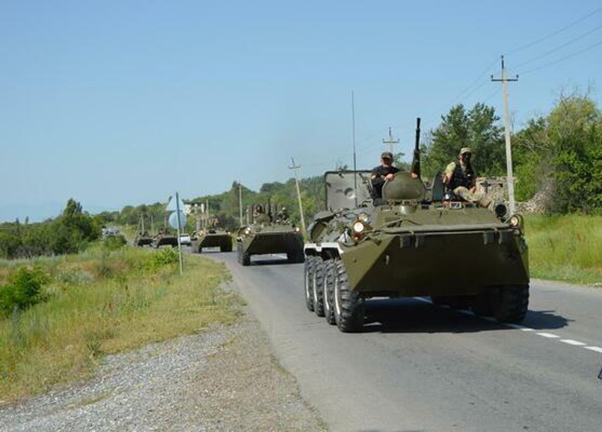 Механики-водители ОМОН совершили 20-километровый марш на боевой технике - Sputnik Южная Осетия, 1920, 06.07.2025