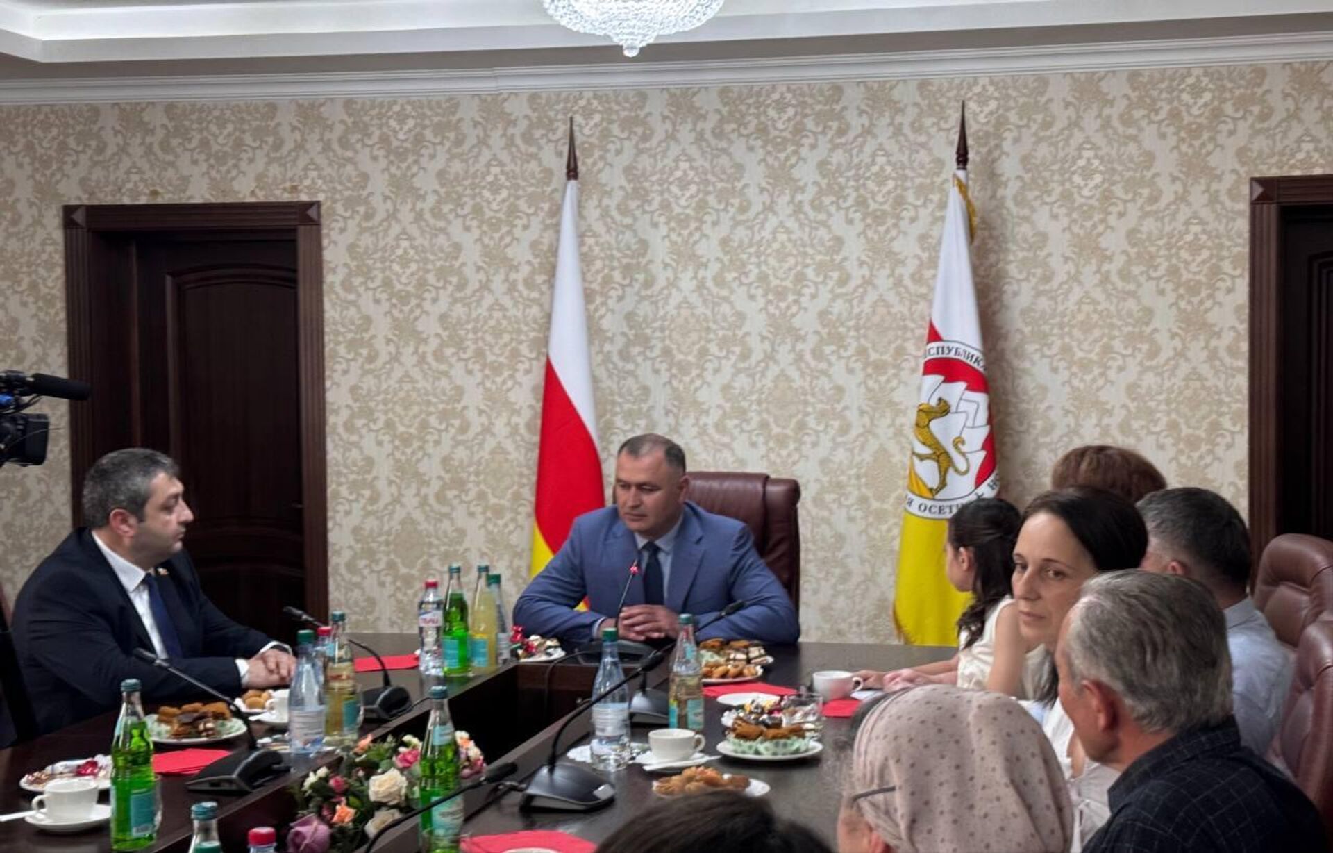 Встреча Алана Гаглоева с многодетными семьями Встреча Алана Гаглоева с многодетными семьями - Sputnik Южная Осетия, 1920, 08.07.2025