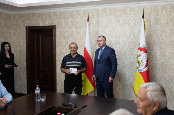 Награждение ветеранов Миротворческих Сил Награждение ветеранов Миротворческих Сил - Sputnik Южная Осетия