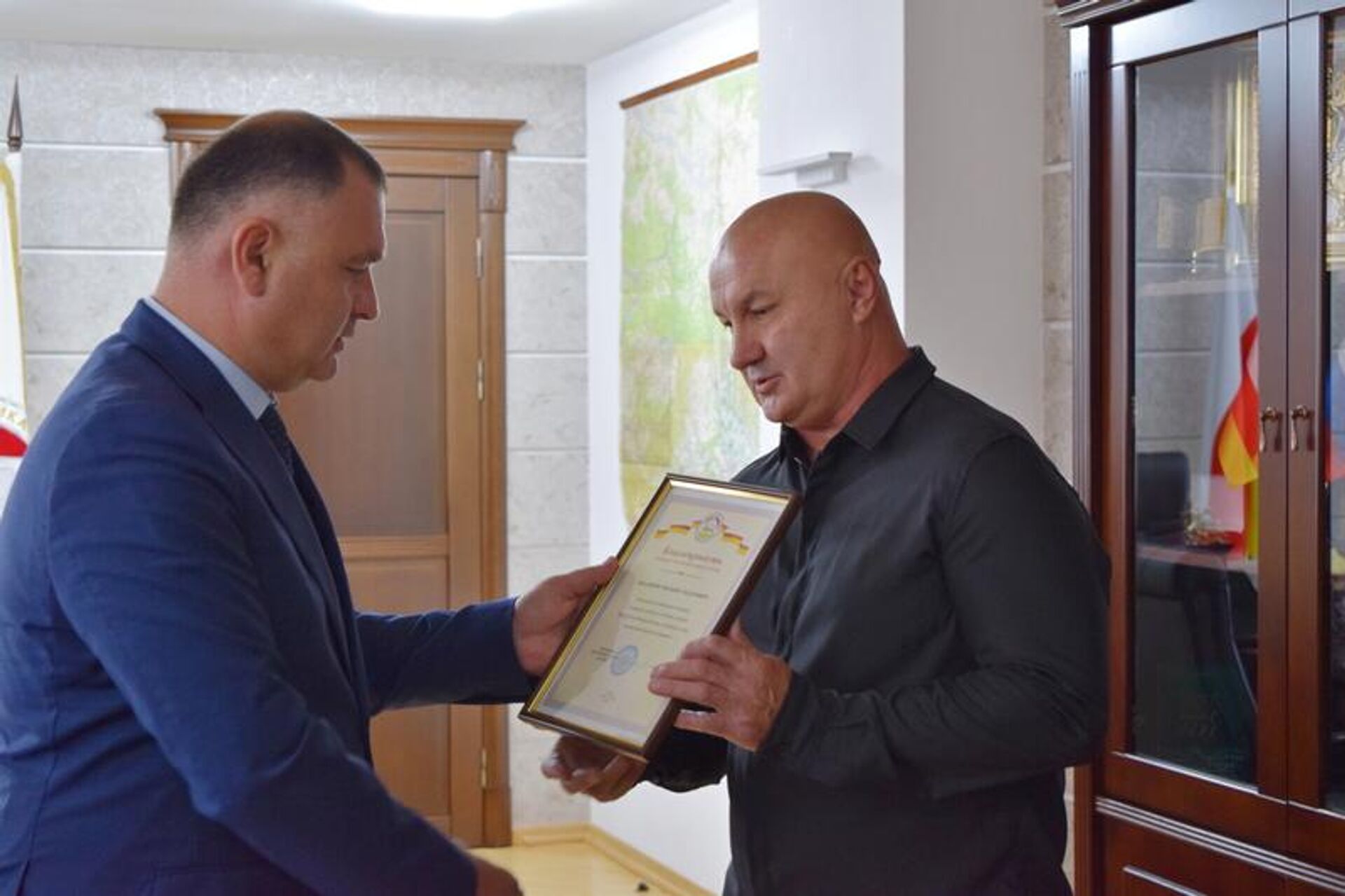 Президент Алан Гаглоев встретился с водителями станции скорой медицинской помощи Президент Алан Гаглоев встретился с водителями станции скорой медицинской помощи - Sputnik Южная Осетия, 1920, 17.07.2025