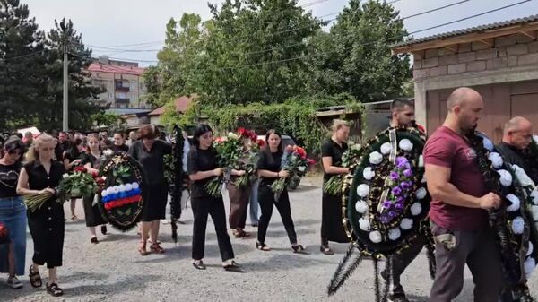 В Цхинвале простились с Зауром Бестаевым, погибшим в ходе проведения спецоперации - Sputnik Хуссар Ирыстон