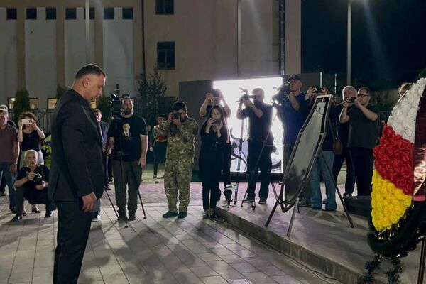 Церемония возложения цветов и венков у мемориального комплекса Защитникам Южной Осетии  - Sputnik Южная Осетия