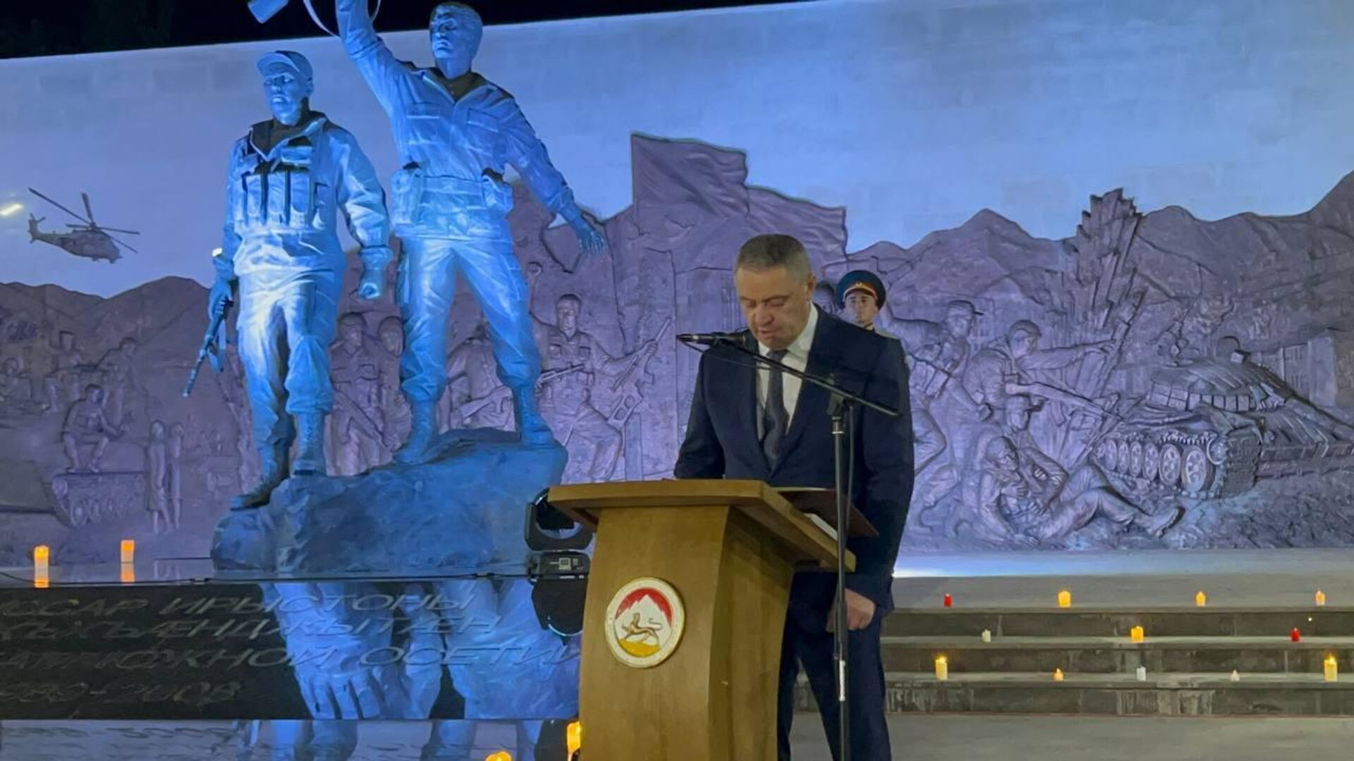 Церемония возложения цветов и венков у мемориального комплекса Защитникам Южной Осетии - Sputnik Южная Осетия, 1920, 07.08.2025