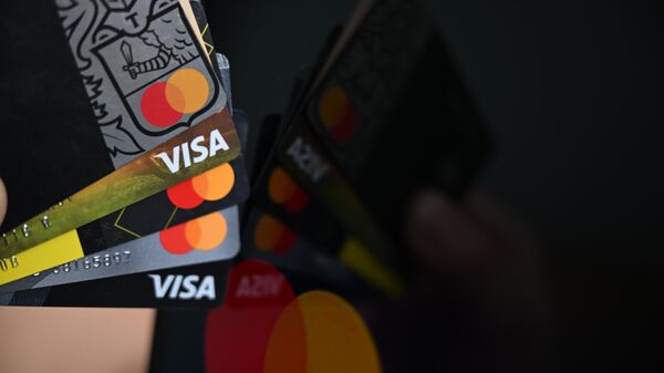 Банковские карты Visa и Mastercard. - Sputnik Южная Осетия
