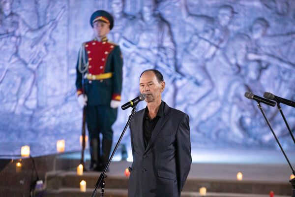 Церемония возложения цветов и венков у мемориального комплекса Защитникам Южной Осетии Церемония возложения цветов и венков у мемориального комплекса Защитникам Южной Осетии - Sputnik Южная Осетия